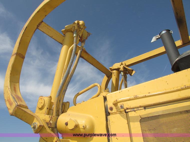 image for item F7467 1987 Caterpillar D7H dozer