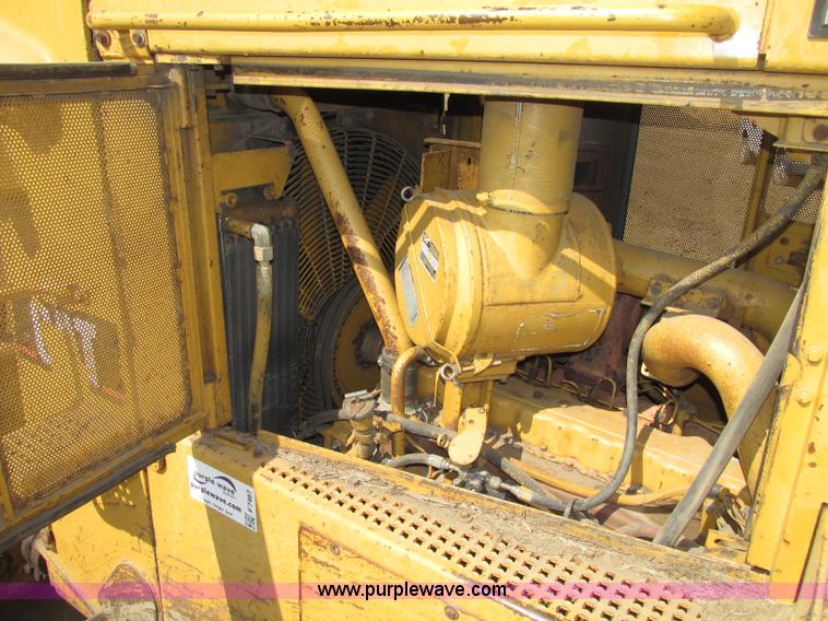 image for item F7467 1987 Caterpillar D7H dozer