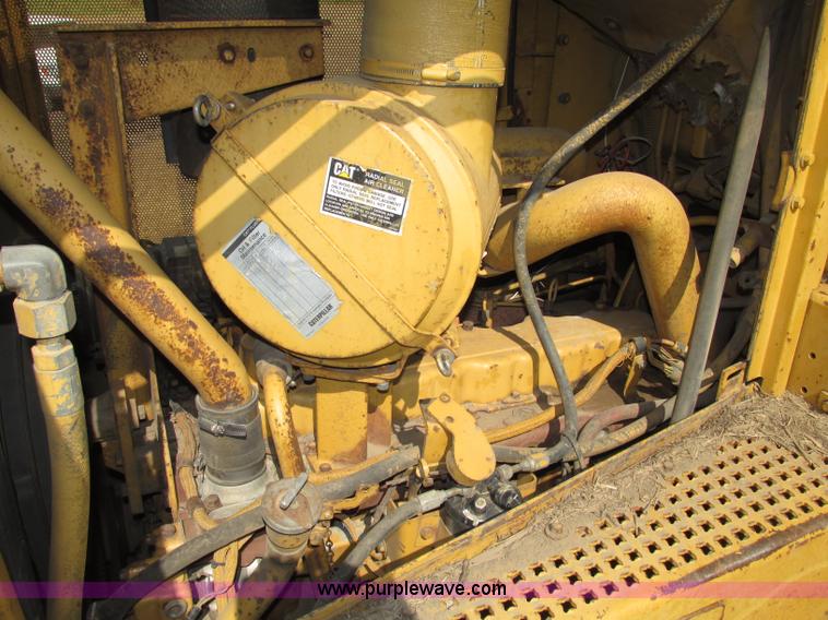 image for item F7467 1987 Caterpillar D7H dozer