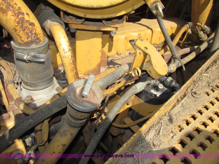 image for item F7467 1987 Caterpillar D7H dozer