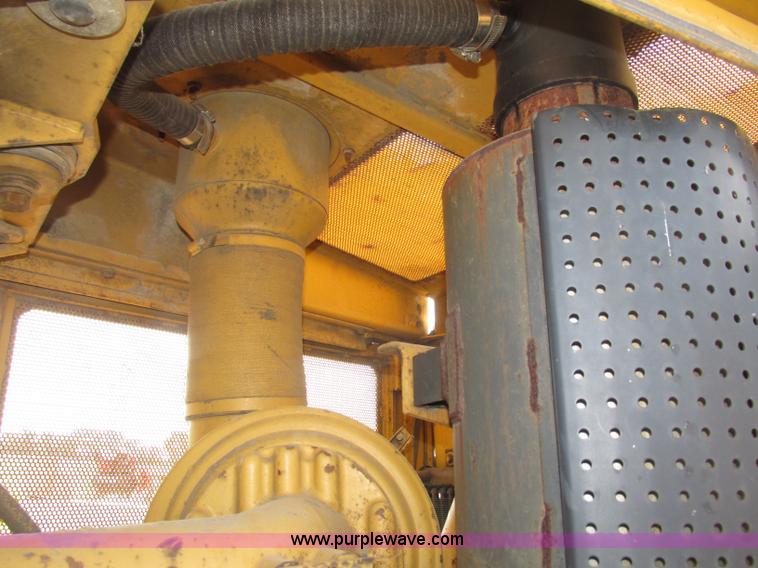 image for item F7467 1987 Caterpillar D7H dozer