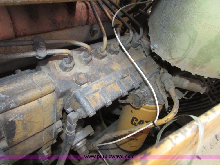 image for item F7467 1987 Caterpillar D7H dozer