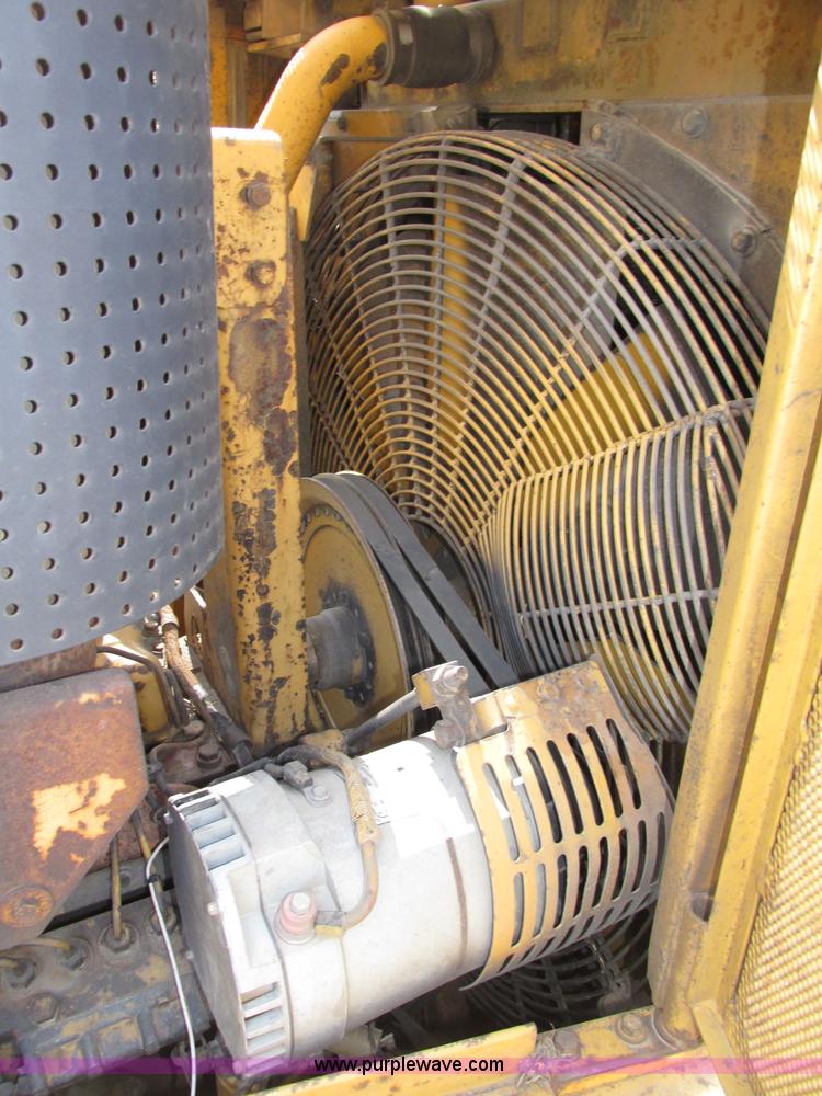 image for item F7467 1987 Caterpillar D7H dozer