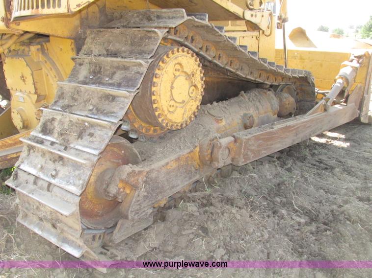 image for item F7467 1987 Caterpillar D7H dozer