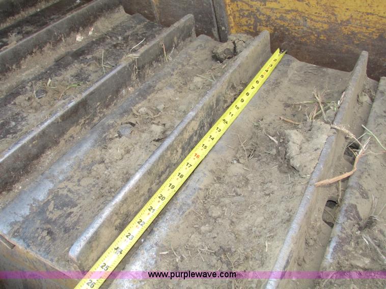 image for item F7467 1987 Caterpillar D7H dozer