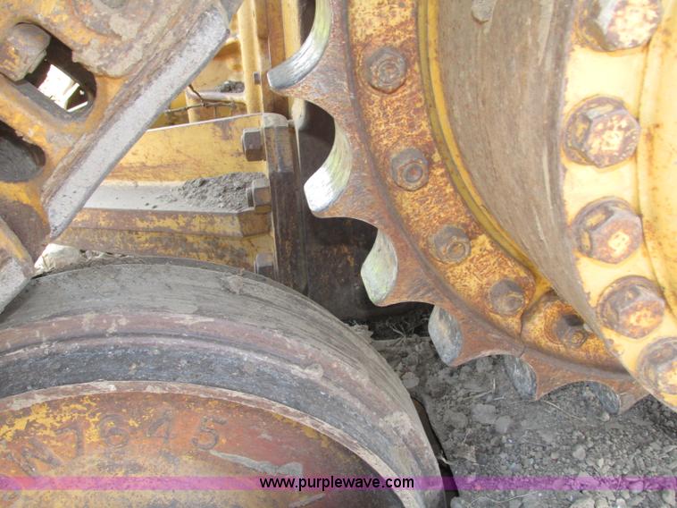image for item F7467 1987 Caterpillar D7H dozer