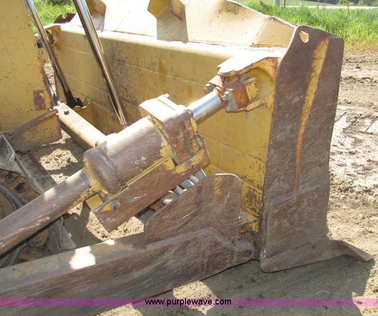 image for item F7467 1987 Caterpillar D7H dozer