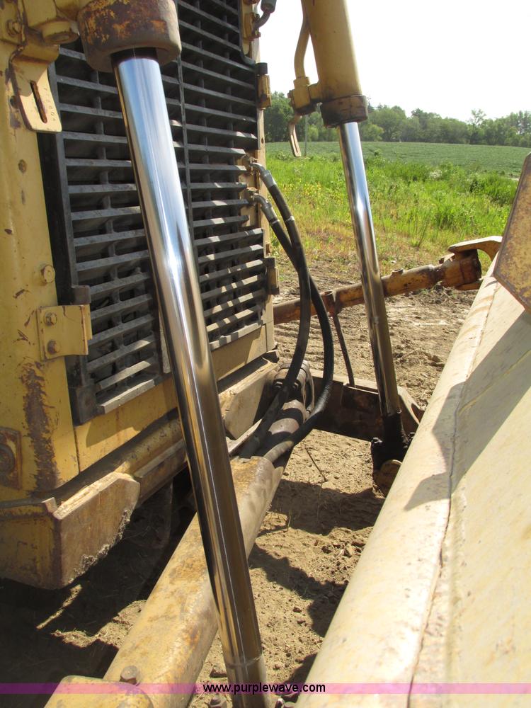 image for item F7467 1987 Caterpillar D7H dozer