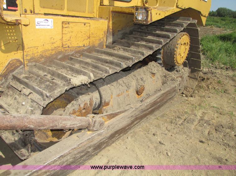 image for item F7467 1987 Caterpillar D7H dozer