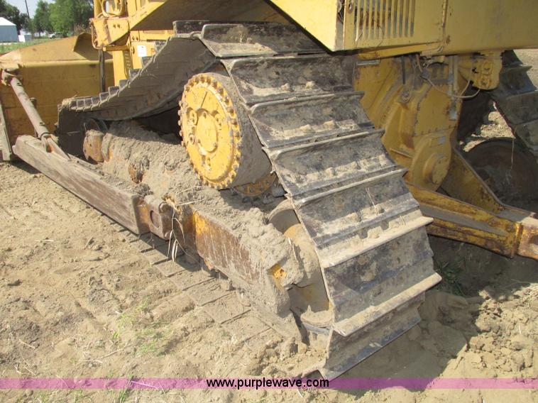 image for item F7467 1987 Caterpillar D7H dozer