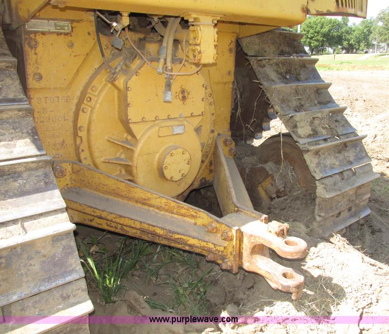 image for item F7467 1987 Caterpillar D7H dozer