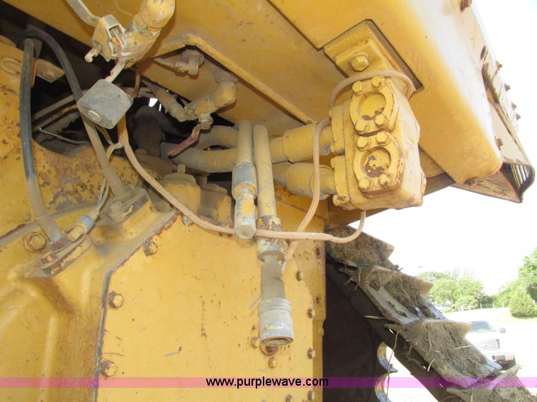 image for item F7467 1987 Caterpillar D7H dozer