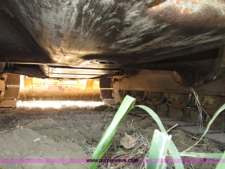 image for item F7467 1987 Caterpillar D7H dozer