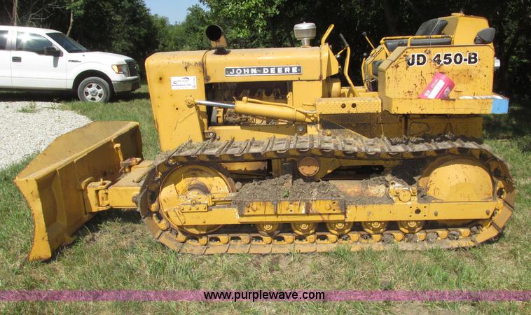 image for item F7468 John Deere 450B dozer