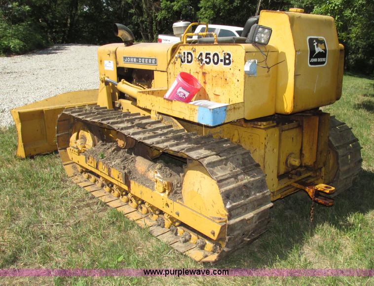 image for item F7468 John Deere 450B dozer