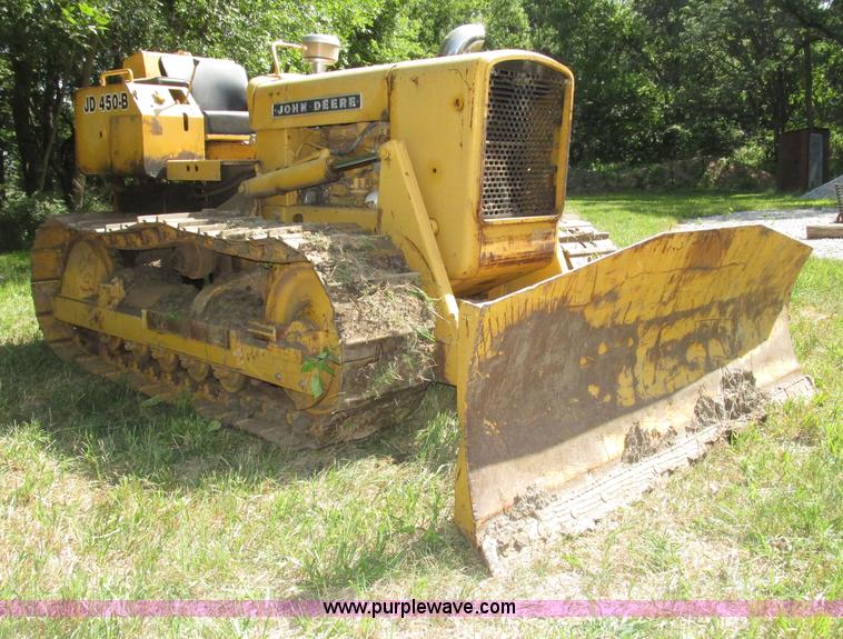 image for item F7468 John Deere 450B dozer