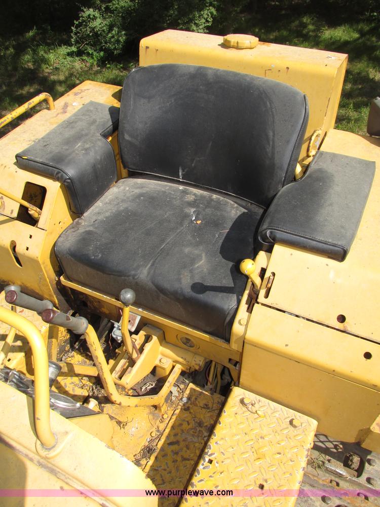 image for item F7468 John Deere 450B dozer