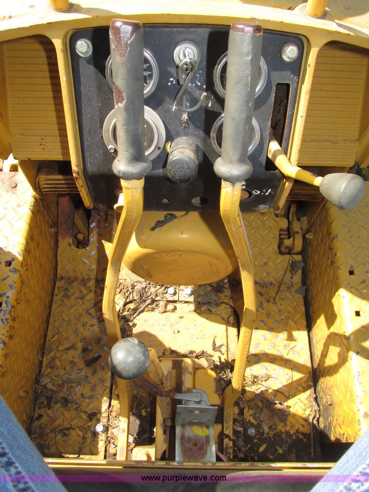 image for item F7468 John Deere 450B dozer