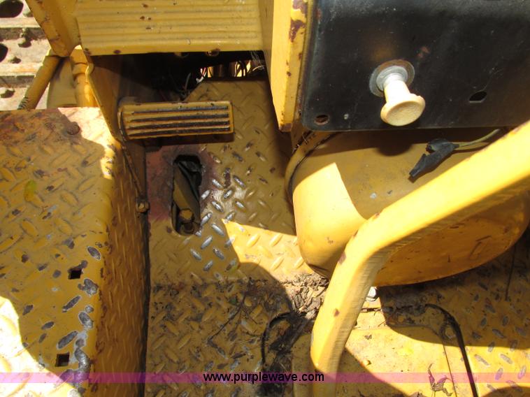 image for item F7468 John Deere 450B dozer