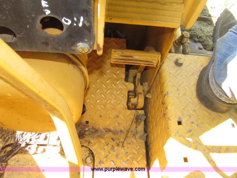 image for item F7468 John Deere 450B dozer