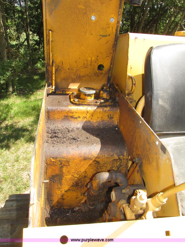 image for item F7468 John Deere 450B dozer
