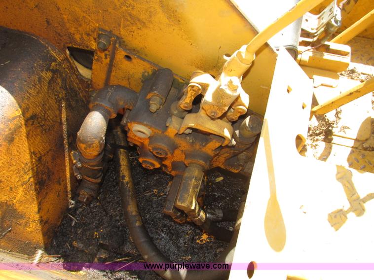 image for item F7468 John Deere 450B dozer