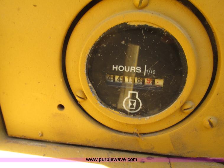 image for item F7468 John Deere 450B dozer