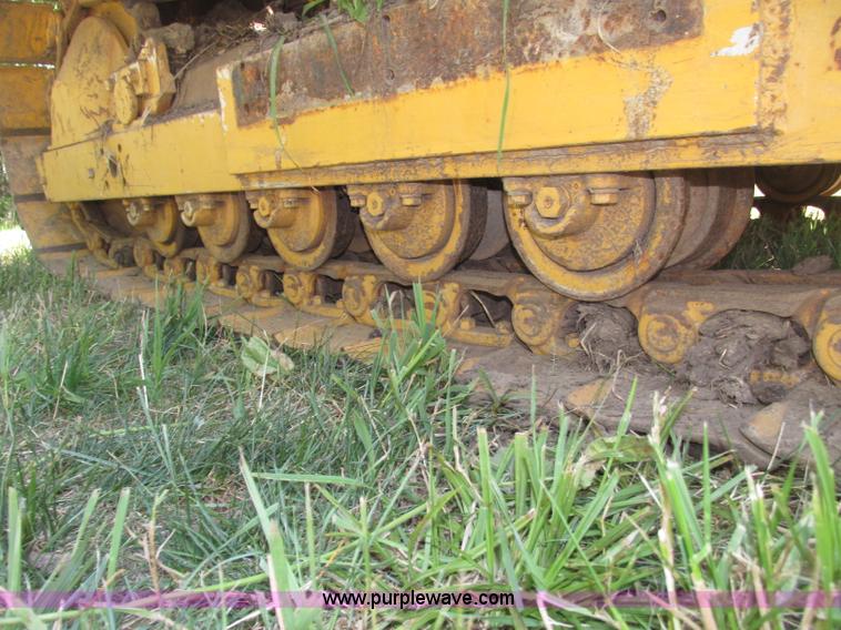 image for item F7468 John Deere 450B dozer