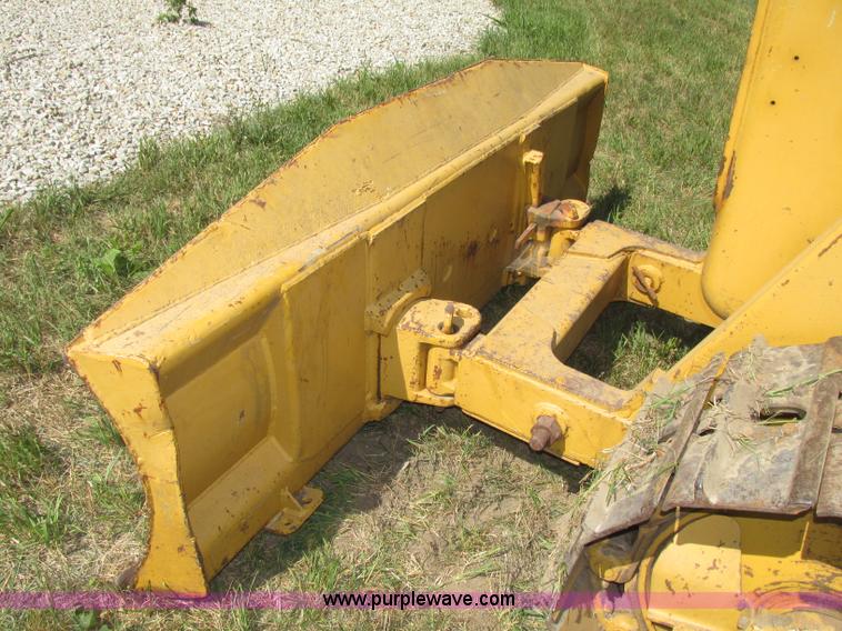 image for item F7468 John Deere 450B dozer