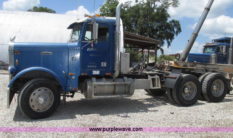 image for item F7469 1984 Freightliner Conventional FLC 120 semi truck