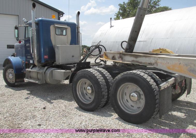 image for item F7469 1984 Freightliner Conventional FLC 120 semi truck