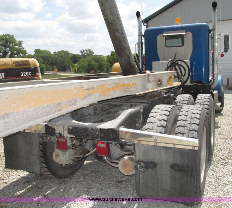 image for item F7469 1984 Freightliner Conventional FLC 120 semi truck