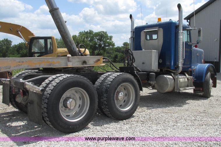 image for item F7469 1984 Freightliner Conventional FLC 120 semi truck