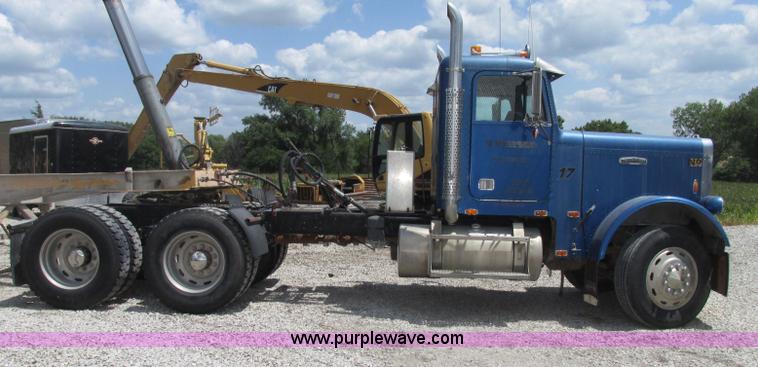 image for item F7469 1984 Freightliner Conventional FLC 120 semi truck