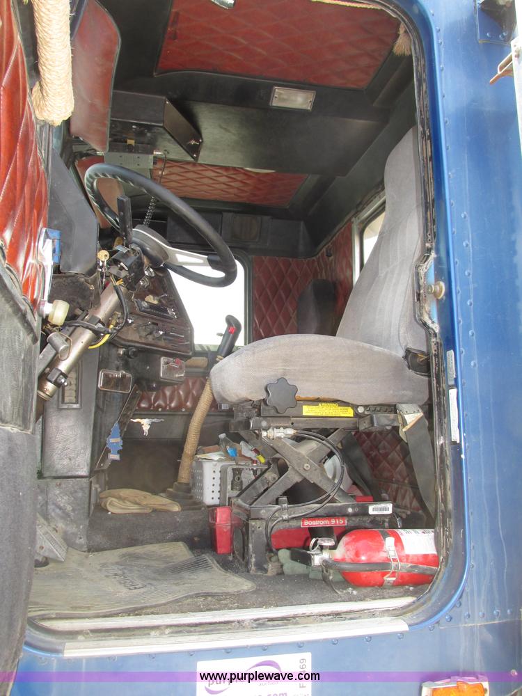 image for item F7469 1984 Freightliner Conventional FLC 120 semi truck