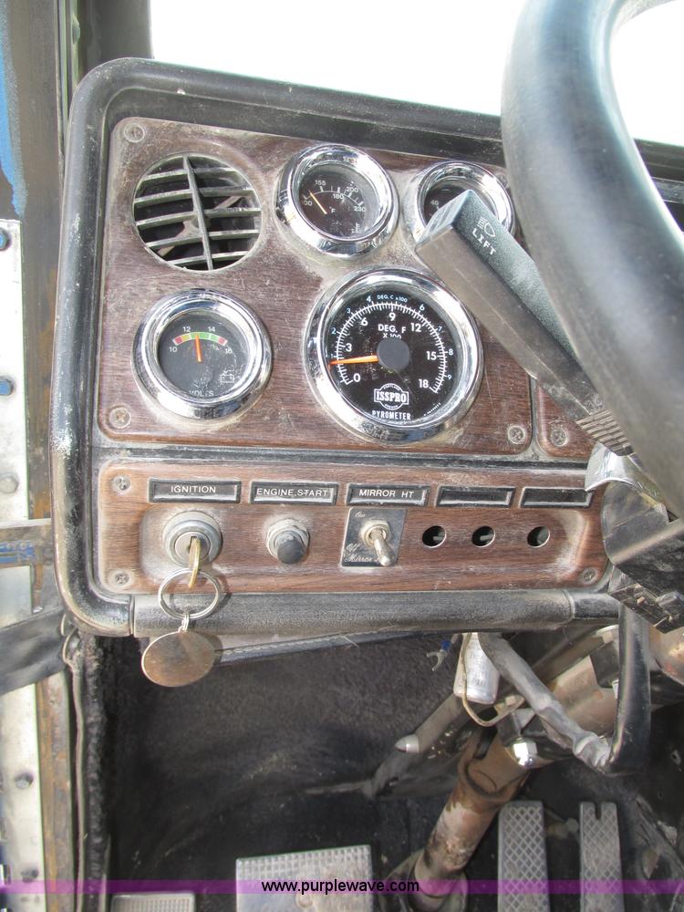 image for item F7469 1984 Freightliner Conventional FLC 120 semi truck