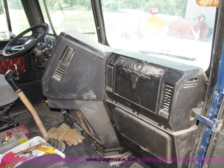 image for item F7469 1984 Freightliner Conventional FLC 120 semi truck