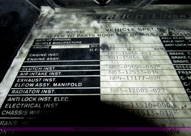 image for item F7469 1984 Freightliner Conventional FLC 120 semi truck