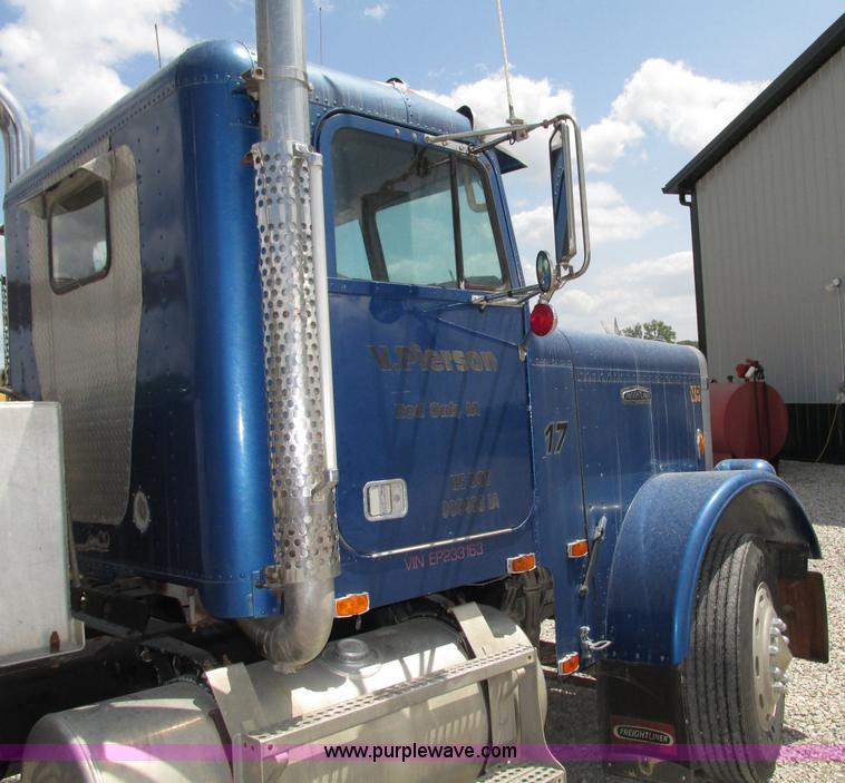 image for item F7469 1984 Freightliner Conventional FLC 120 semi truck