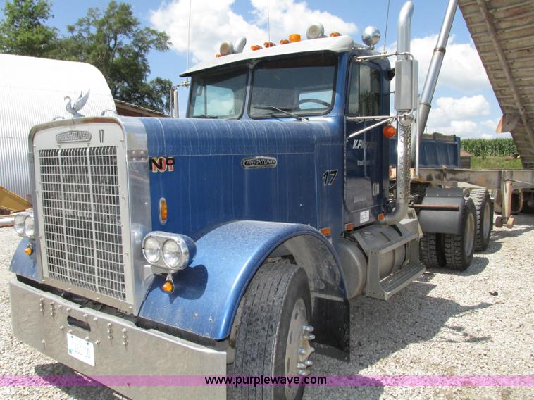 image for item F7469 1984 Freightliner Conventional FLC 120 semi truck