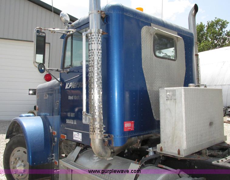 image for item F7469 1984 Freightliner Conventional FLC 120 semi truck