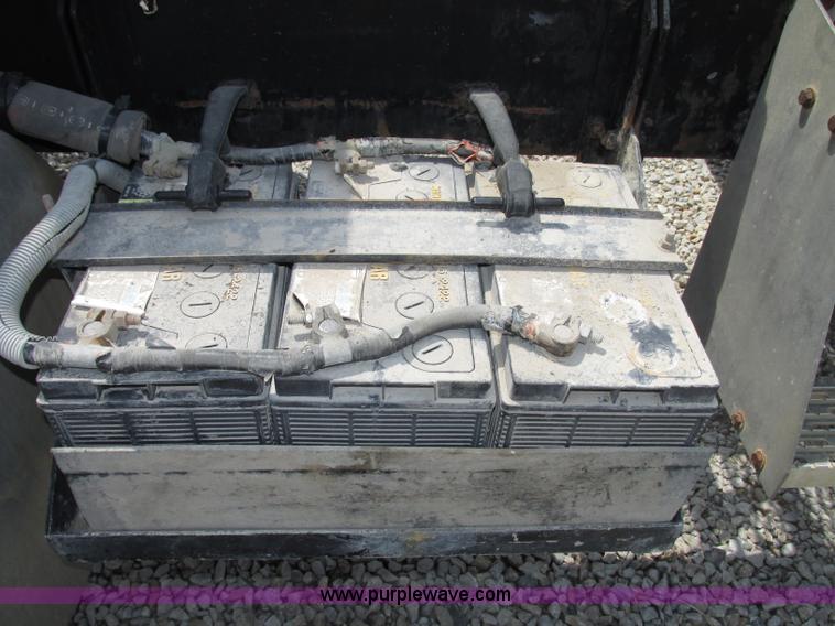 image for item F7469 1984 Freightliner Conventional FLC 120 semi truck