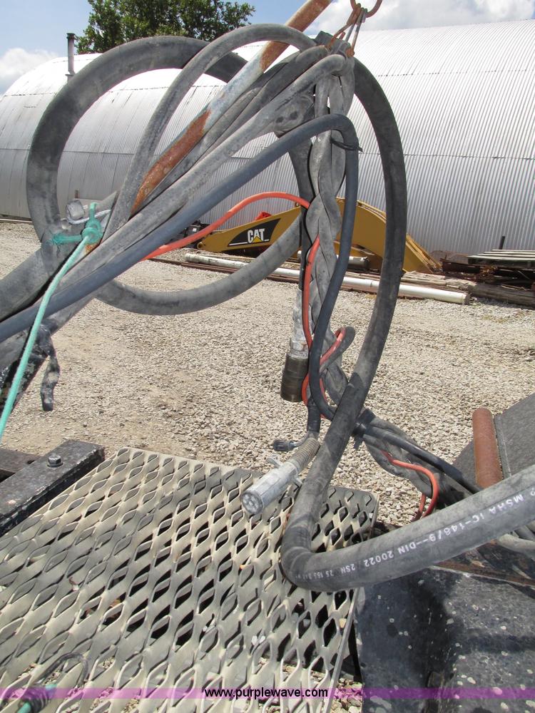 image for item F7469 1984 Freightliner Conventional FLC 120 semi truck