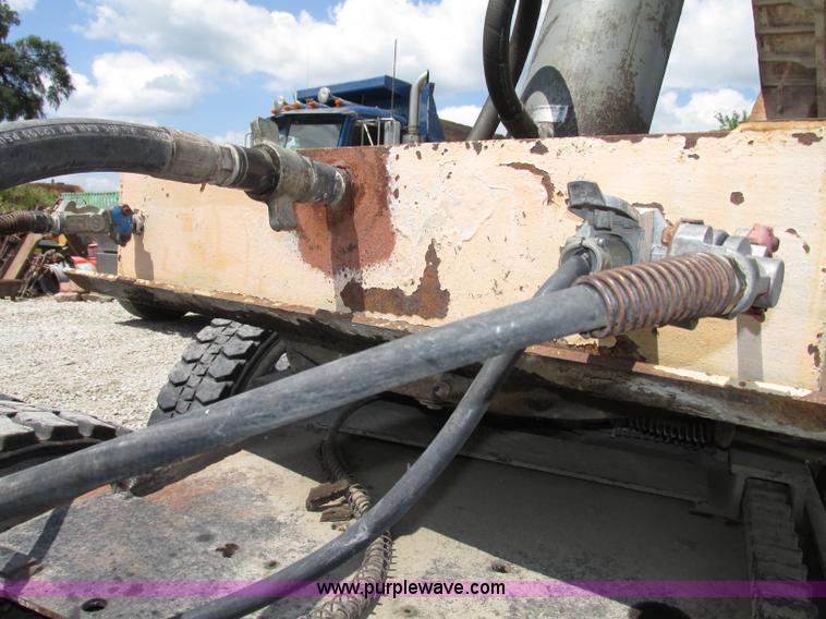 image for item F7469 1984 Freightliner Conventional FLC 120 semi truck