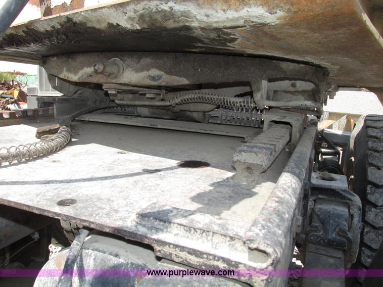 image for item F7469 1984 Freightliner Conventional FLC 120 semi truck