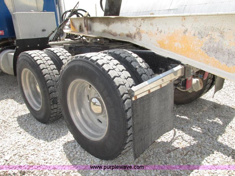 image for item F7469 1984 Freightliner Conventional FLC 120 semi truck