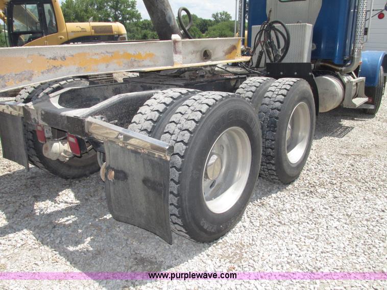 image for item F7469 1984 Freightliner Conventional FLC 120 semi truck