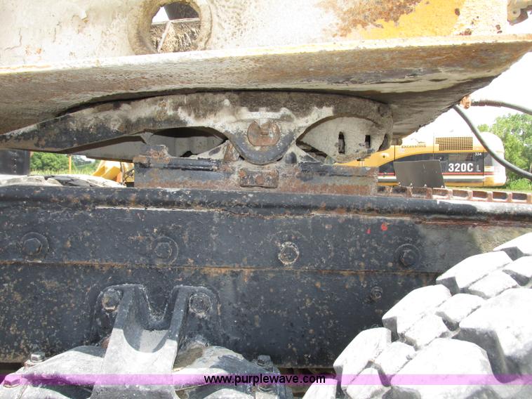 image for item F7469 1984 Freightliner Conventional FLC 120 semi truck