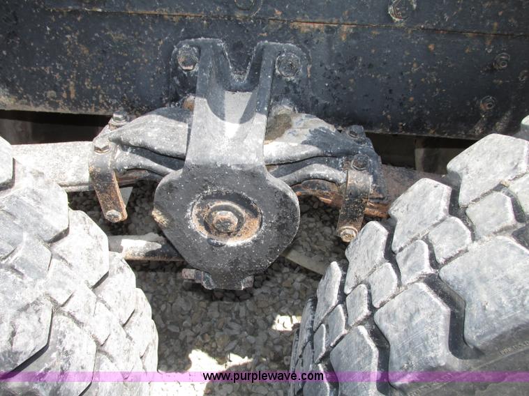 image for item F7469 1984 Freightliner Conventional FLC 120 semi truck