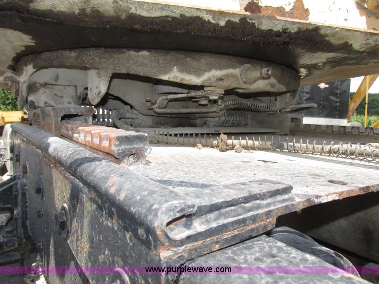 image for item F7469 1984 Freightliner Conventional FLC 120 semi truck